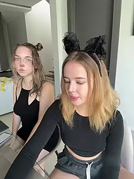 Snapshot of Nura_n_Sarah chatting on December 2024 05:18:02 AM Nura n Sarah online show from December 2024 05:18:02 AM