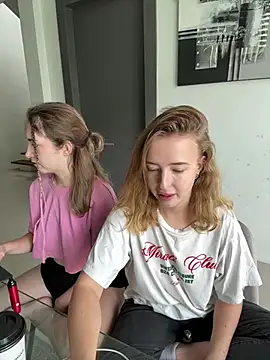 Snapshot of Nura_n_Sarah chatting on January 2025 05:11:01 AM Nura n Sarah online show from January 2025 05:11:01 AM