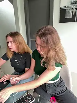 Snapshot of Nura_n_Sarah chatting on January 2025 05:03:02 AM Nura n Sarah online show from January 2025 05:03:02 AM