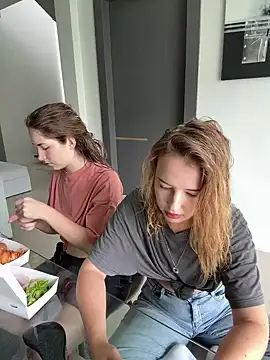 Snapshot of Nura_n_Sarah chatting on January 2025 05:11:02 AM Nura n Sarah online show from January 2025 05:11:02 AM