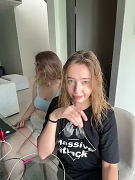 Snapshot of Nura_n_Sarah chatting on February 2025 05:10:01 AM Nura n Sarah online show from February 2025 05:10:01 AM