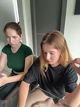 Snapshot of Nura_n_Sarah chatting on February 2025 05:08:01 AM Nura n Sarah online show from February 2025 05:08:01 AM