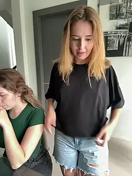 Snapshot of Nura_n_Sarah chatting on February 2025 08:11:02 AM Nura n Sarah online show from February 2025 08:11:02 AM