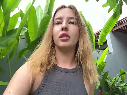 Snapshot of Nura_n_Sarah chatting on February 2025 09:43:01 AM Nura n Sarah online show from February 2025 09:43:01 AM