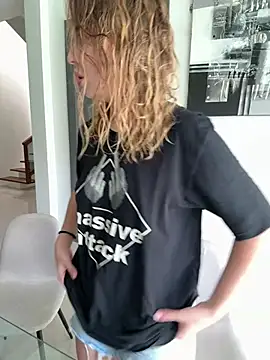 Snapshot of Nura_n_Sarah chatting on March 2025 05:05:02 AM Nura n Sarah online show from March 2025 05:05:02 AM