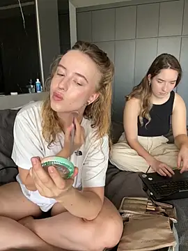 Snapshot of Nura_n_Sarah chatting on September 2025 03:08:01 AM Nura n Sarah online show from September 2025 03:08:01 AM