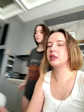 Snapshot of Nura_n_Sarah chatting on September 2025 03:10:01 AM Nura n Sarah online show from September 2025 03:10:01 AM