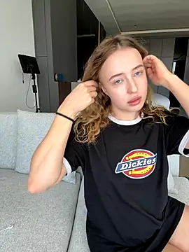 Snapshot of Nura_n_Sarah chatting on October 2025 04:00:02 AM Nura n Sarah online show from October 2025 04:00:02 AM