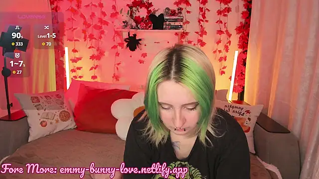 Snapshot of EmmyBunny chatting on September 2025 03:17:02 PM EmmyBunny online show from September 2025 03:17:02 PM