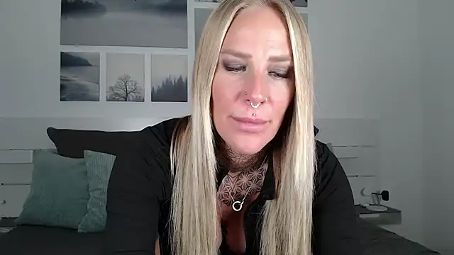 Lara-CumKitten online show from December 2024 02:02:01 PM