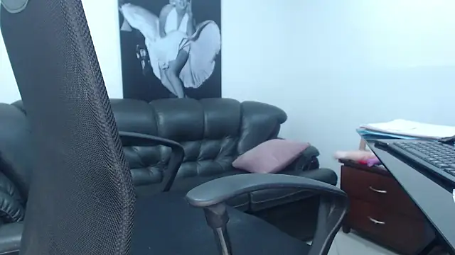 camilleDiaz16 online show from October 2025 07:21:01 PM