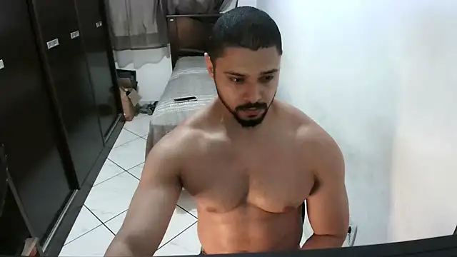 Snapshot of Brian_Aries chatting on December 2024 03:20:01 AM Brian Aries online show from December 2024 03:20:01 AM