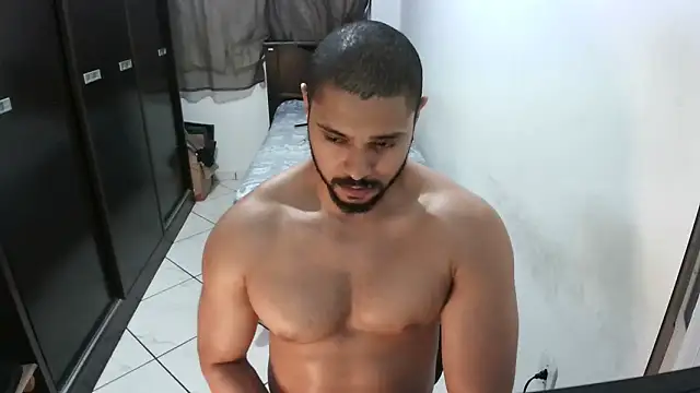 Snapshot of Brian_Aries chatting on March 2025 03:43:01 AM Brian Aries online show from March 2025 03:43:01 AM