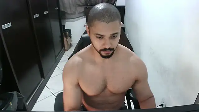 Snapshot of Brian_Aries chatting on November 2025 04:14:02 AM Brian Aries online show from November 2025 04:14:02 AM