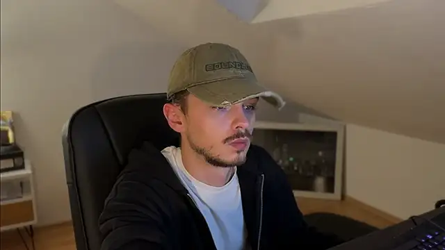 Snapshot of naked_psy chatting on October 2025 02:13:01 AM naked psy online show from October 2025 02:13:01 AM