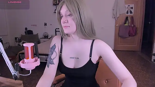 cyber whore  online show from December 2025 03:20:01 PM