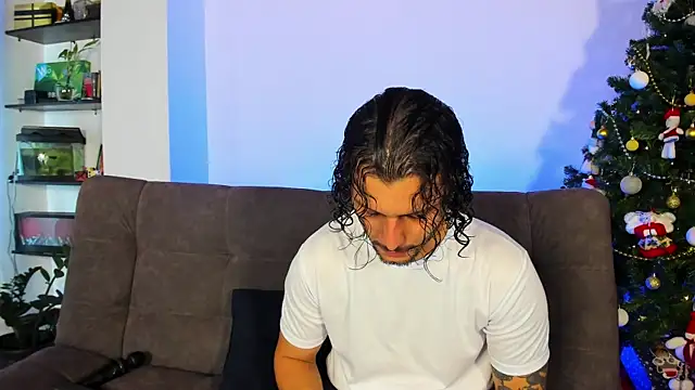 Snapshot of Twisted_Fantasy chatting on December 2024 09:09:02 PM Twisted Fantasy online show from December 2024 09:09:02 PM