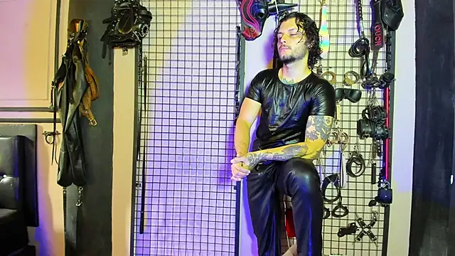 Snapshot of Twisted_Fantasy chatting on December 2024 02:33:02 PM Twisted Fantasy online show from December 2024 02:33:02 PM