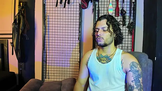 Snapshot of Twisted_Fantasy chatting on December 2024 03:57:01 PM Twisted Fantasy online show from December 2024 03:57:01 PM