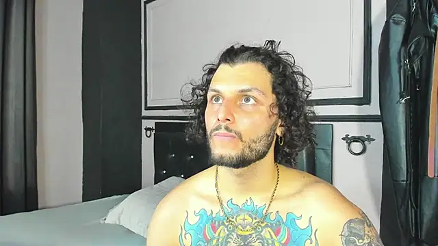 Snapshot of Twisted_Fantasy chatting on January 2025 12:00:01 PM Twisted Fantasy online show from January 2025 12:00:01 PM