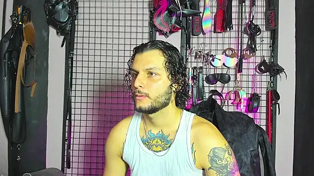 Snapshot of Twisted_Fantasy chatting on January 2025 12:02:02 PM Twisted Fantasy online show from January 2025 12:02:02 PM