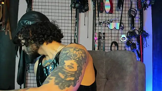 Snapshot of Twisted_Fantasy chatting on February 2025 06:45:01 PM Twisted Fantasy online show from February 2025 06:45:01 PM