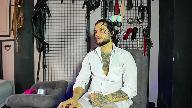 Snapshot of Twisted_Fantasy chatting on March 2025 08:42:01 PM Twisted Fantasy online show from March 2025 08:42:01 PM