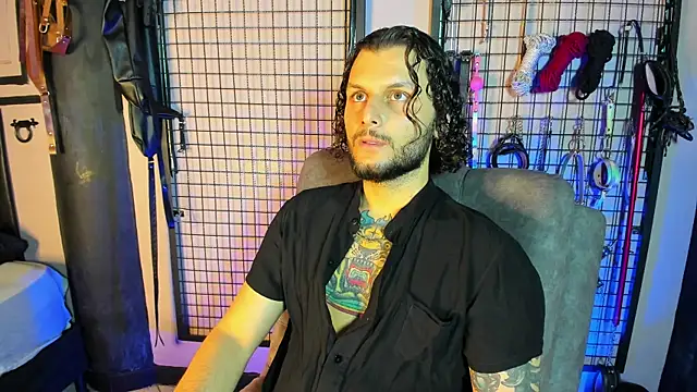 Snapshot of Twisted_Fantasy chatting on March 2025 01:25:02 AM Twisted Fantasy online show from March 2025 01:25:02 AM