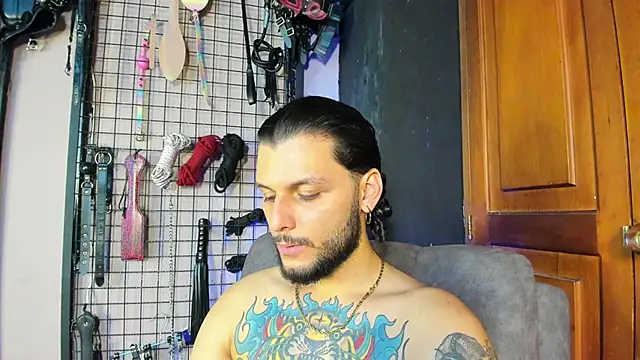 Snapshot of Twisted_Fantasy chatting on March 2025 12:45:01 AM Twisted Fantasy online show from March 2025 12:45:01 AM