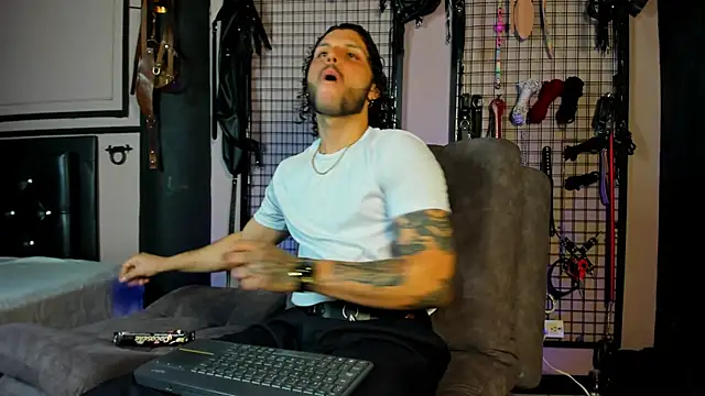 Snapshot of Twisted_Fantasy chatting on March 2025 12:26:02 AM Twisted Fantasy online show from March 2025 12:26:02 AM