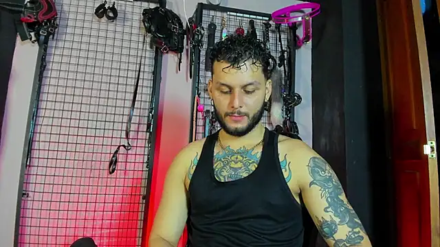 Snapshot of Twisted_Fantasy chatting on December 2025 04:40:02 AM Twisted Fantasy online show from December 2025 04:40:02 AM