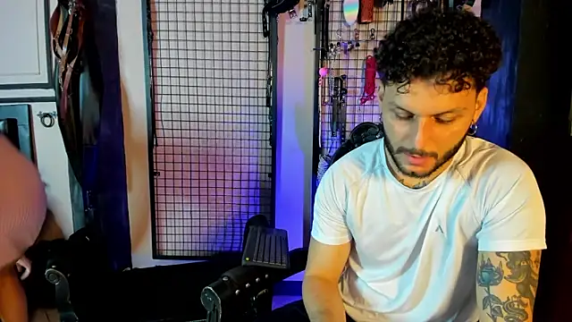 Snapshot of Twisted_Fantasy chatting on February 2026 04:32:01 AM Twisted Fantasy online show from February 2026 04:32:01 AM