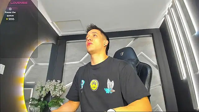 alexgiraldo  online show from January 2025 11:22:02 AM