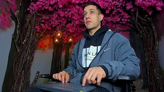 alexgiraldo  online show from February 2025 11:27:01 AM