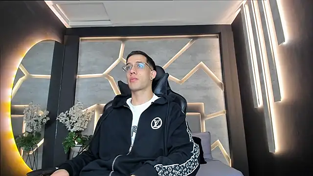 alexgiraldo  online show from February 2025 11:14:02 AM