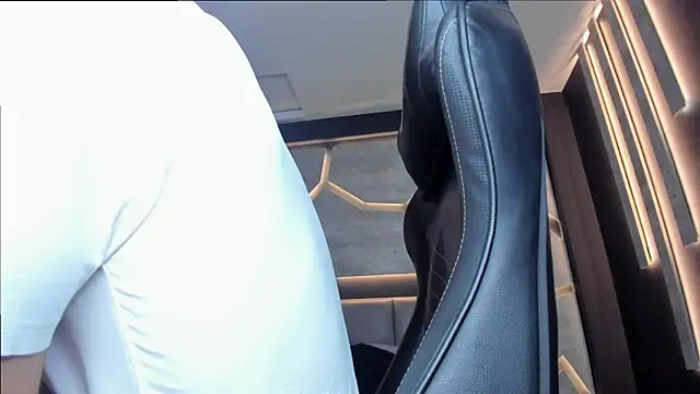 alexgiraldo  online show from February 2025 02:42:02 PM