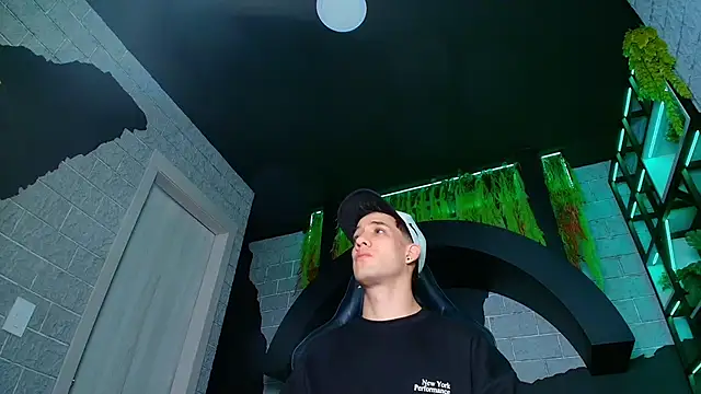 alexgiraldo  online show from March 2025 11:17:02 AM