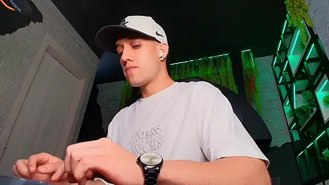 alexgiraldo  online show from March 2025 02:29:02 PM