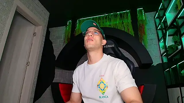 alexgiraldo  online show from March 2025 11:21:02 AM