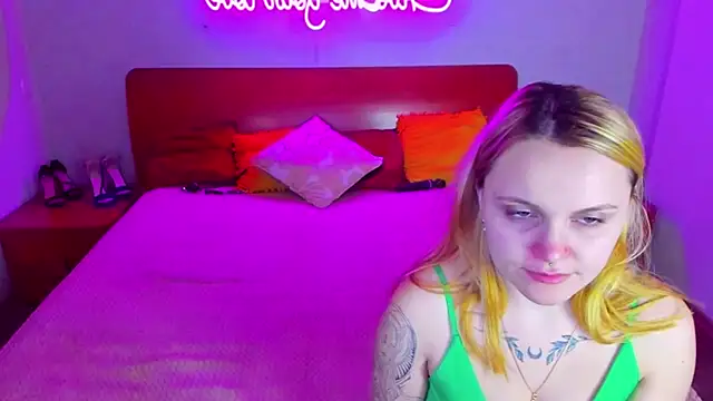 Snapshot of MagicEyess chatting on January 2025 07:19:02 AM MagicEyess online show from January 2025 07:19:02 AM