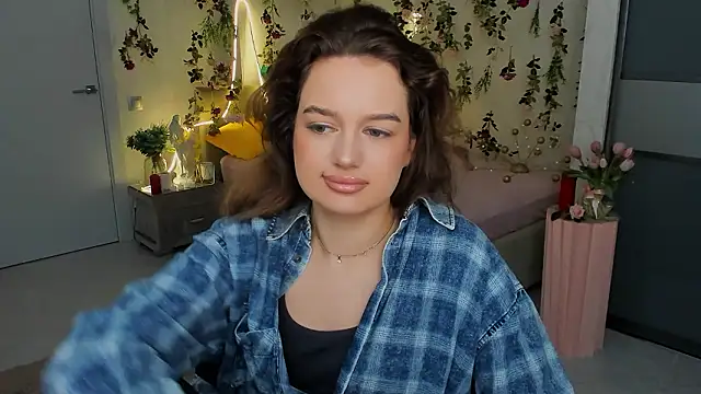 MiracleCurly online show from February 2026 10:07:02 AM