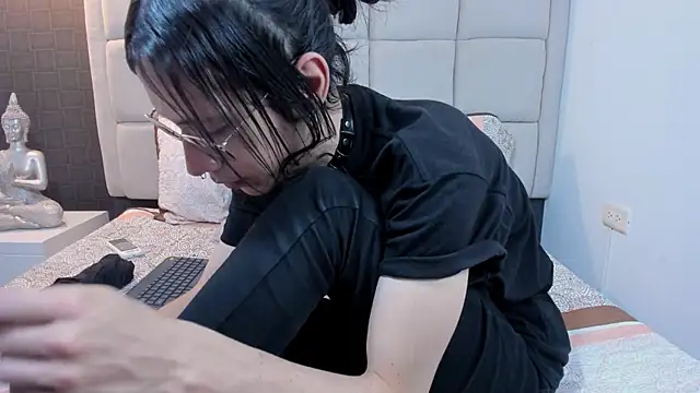 Snapshot of Hecatee_77 chatting on February 2025 07:44:02 PM Hecatee 77 online show from February 2025 07:44:02 PM