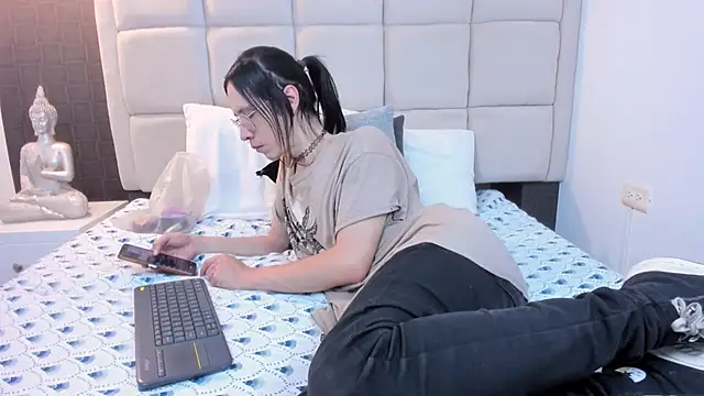 Snapshot of Hecatee_77 chatting on March 2025 07:39:01 PM Hecatee 77 online show from March 2025 07:39:01 PM