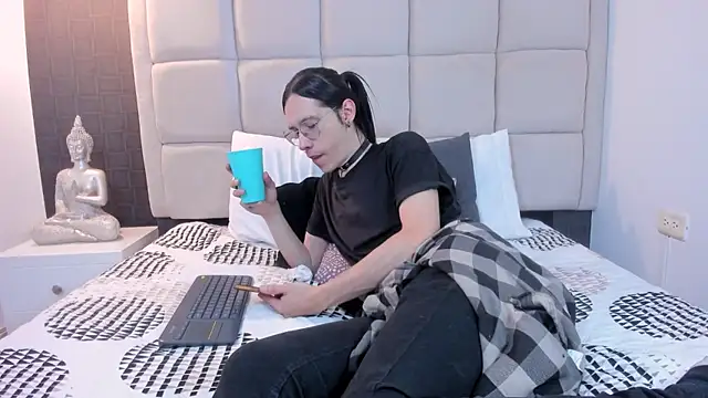 Snapshot of Hecatee_77 chatting on March 2025 07:31:02 PM Hecatee 77 online show from March 2025 07:31:02 PM