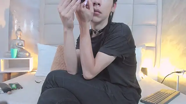 Snapshot of Hecatee_77 chatting on September 2025 08:31:01 PM Hecatee 77 online show from September 2025 08:31:01 PM