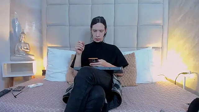 Snapshot of Hecatee_77 chatting on September 2025 08:03:01 PM Hecatee 77 online show from September 2025 08:03:01 PM