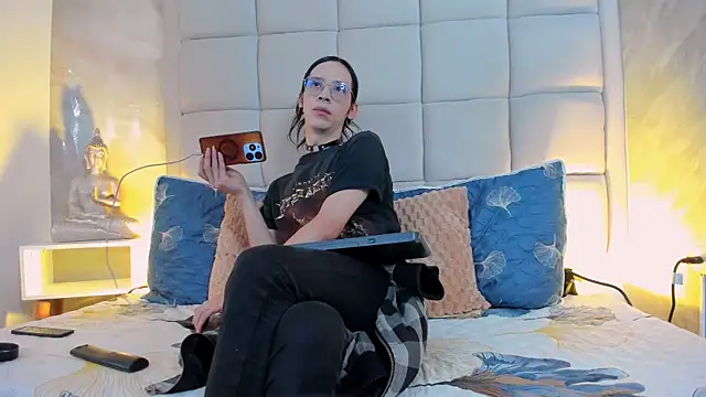 Snapshot of Hecatee_77 chatting on October 2025 07:45:02 PM Hecatee 77 online show from October 2025 07:45:02 PM