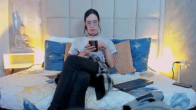 Snapshot of Hecatee_77 chatting on October 2025 07:56:01 PM Hecatee 77 online show from October 2025 07:56:01 PM