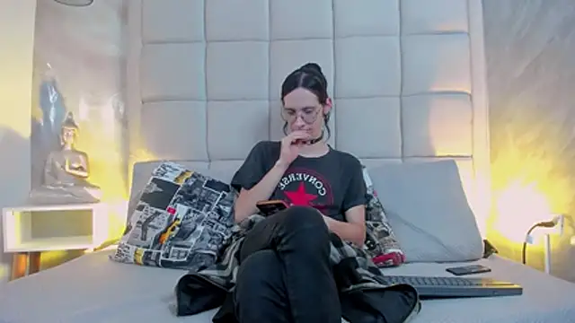 Snapshot of Hecatee_77 chatting on November 2025 07:59:01 PM Hecatee 77 online show from November 2025 07:59:01 PM