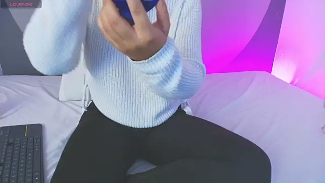 Snapshot of sarita_duque chatting on April 2026 12:27:02 PM sarita duque online show from April 2026 12:27:02 PM